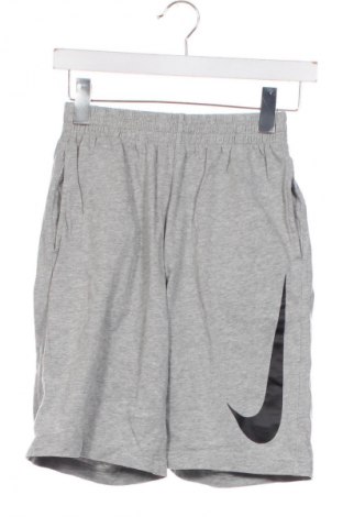 Παιδικό κοντό παντελόνι Nike, Μέγεθος 9-10y/ 140-146 εκ., Χρώμα Πολύχρωμο, Τιμή 13,81 €