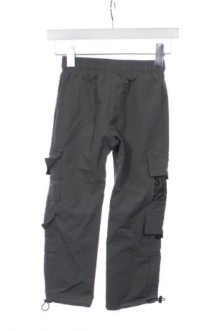 Παιδικό παντελόνι Unbranded, Μέγεθος 5-6y/ 116-122 εκ., Χρώμα Γκρί, Τιμή 10,74 €