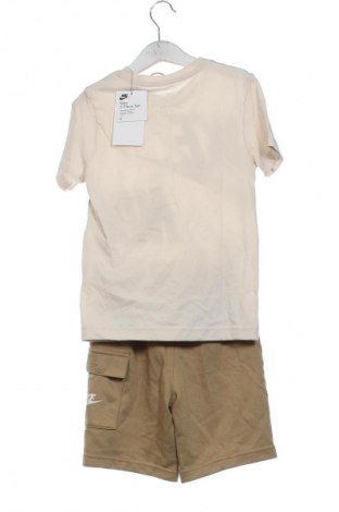 Детски спортен екип Nike, Размер 4-5y/ 110-116 см, Цвят Многоцветен, Цена 87,99 лв.
