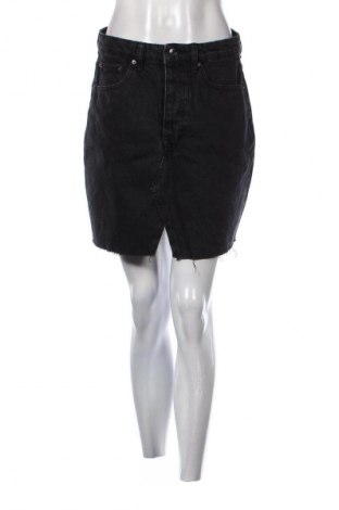 Пола Perfect Jeans By Gina Tricot, Размер M, Цвят Черен, Цена 27,37 лв.
