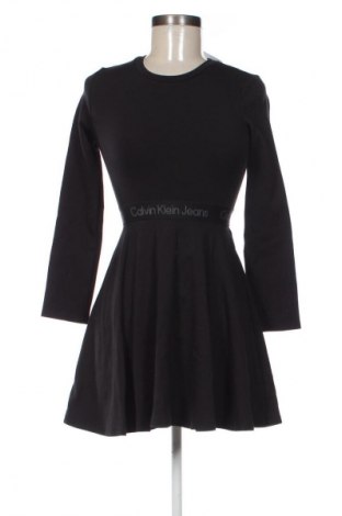 Рокля Calvin Klein Jeans, Размер M, Цвят Черен, Цена 182,38 лв.