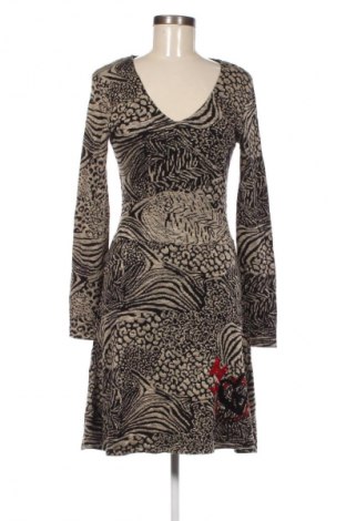 Рокля Desigual, Размер M, Цвят Многоцветен, Цена 82,99 лв.