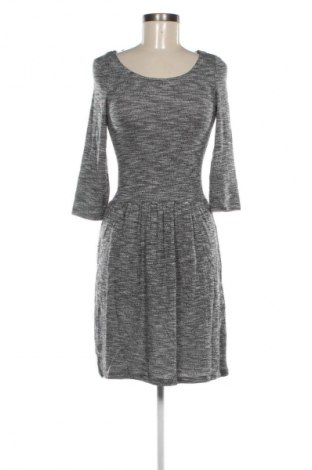 Рокля Esprit, Размер XS, Цвят Сив, Цена 48,99 лв.