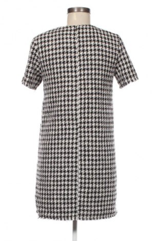 Рокля H&M, Размер M, Цвят Многоцветен, Цена 18,99 лв.