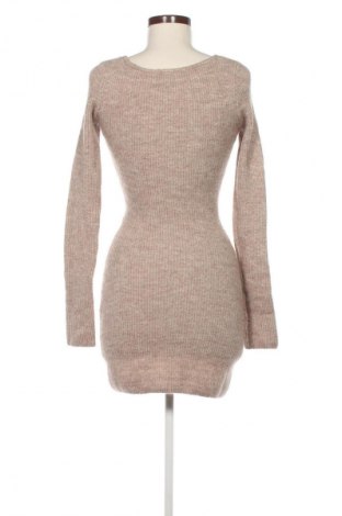 Рокля H&M, Размер XS, Цвят Бежов, Цена 29,99 лв.