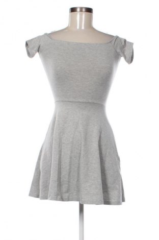 Рокля H&M Divided, Размер XS, Цвят Сив, Цена 29,15 лв.