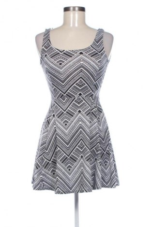 Рокля H&M Divided, Размер XS, Цвят Многоцветен, Цена 29,15 лв.