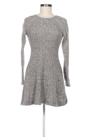 Рокля Hollister, Размер XS, Цвят Сив, Цена 23,99 лв.