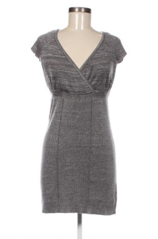 Kleid Max, Größe M, Farbe Grau, Preis 15,99 €