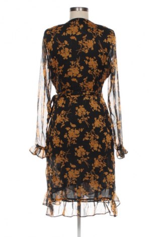 Kleid NA-KD, Größe M, Farbe Mehrfarbig, Preis 33,99 €