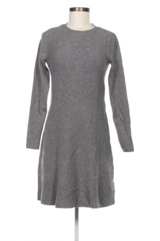 Рокля Vero Moda, Размер S, Цвят Сив, Цена 27,99 лв.