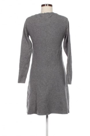 Рокля Vero Moda, Размер S, Цвят Сив, Цена 27,99 лв.