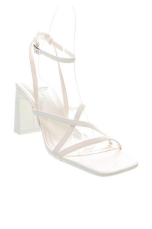 Sandalen Bershka, Größe 40, Farbe Weiß, Preis 17,99 €