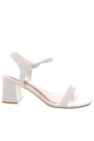 Sandale New Look, Mărime 39, Culoare Alb, Preț 82,99 Lei