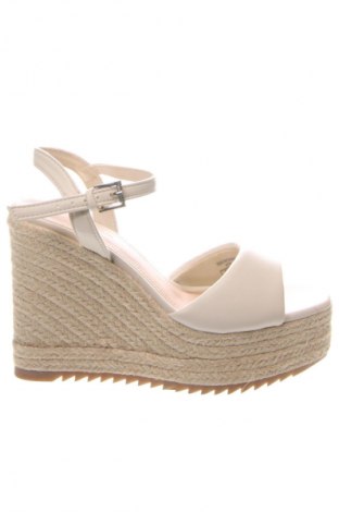 Sandalen Stradivarius, Größe 36, Farbe Ecru, Preis 31,68 €