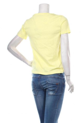 Дамска тениска Guess, Размер S, Цвят Жълт, Памук, Цена 67,00 лв.