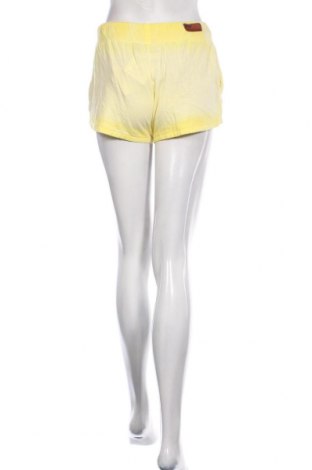 Дамски къс панталон Khujo, Размер S, Цвят Жълт, Цена 45,15 лв.