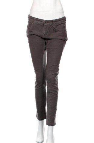 Дамски панталон Armani Jeans, Размер L, Цвят Сив, 98% памук, 2% еластан, Цена 174,00 лв.