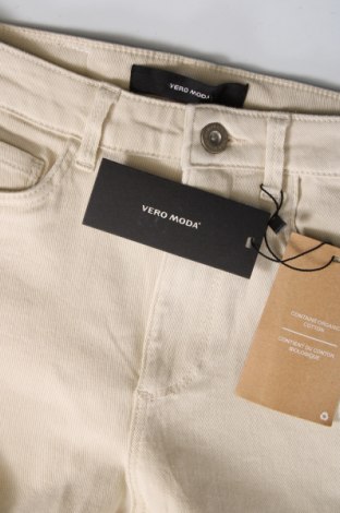 Дамски панталон Vero Moda, Размер XS, Цвят Бежов, 81% памук, 17% вискоза, 2% еластан, Цена 35,55 лв.