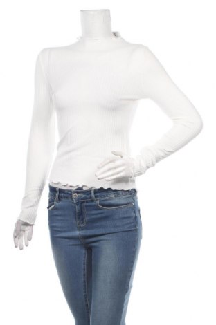 Дамски пуловер ONLY, Размер S, Цвят Бял, 63% полиестер, 32% вискоза, 5% еластан, Цена 55,30 лв.
