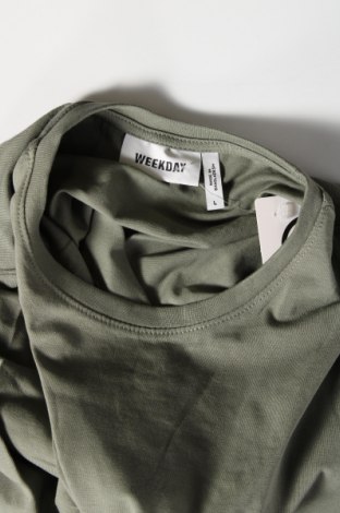 Дамска блуза Weekday, Размер L, Цвят Зелен, Цена 35,00 лв.