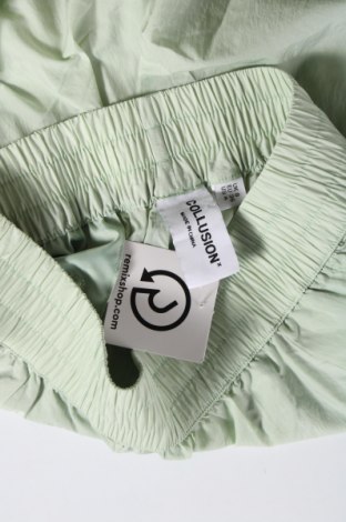 Дамски къс панталон Collusion, Размер S, Цвят Зелен, Цена 54,00 лв.