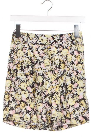Дамски къс панталон Gina Tricot, Размер XS, Цвят Многоцветен, Цена 8,80 лв.