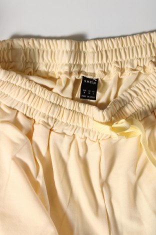 Γυναικείο κοντό παντελόνι SHEIN, Μέγεθος M, Χρώμα Κίτρινο, Τιμή 15,98 €
