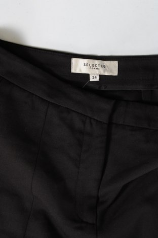 Γυναικείο κοντό παντελόνι Selected Femme, Μέγεθος XS, Χρώμα Μαύρο, Τιμή 17,94 €