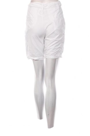 Pantaloni scurți de femei United Colors Of Benetton, Mărime XXS, Culoare Alb, Preț 236,84 Lei