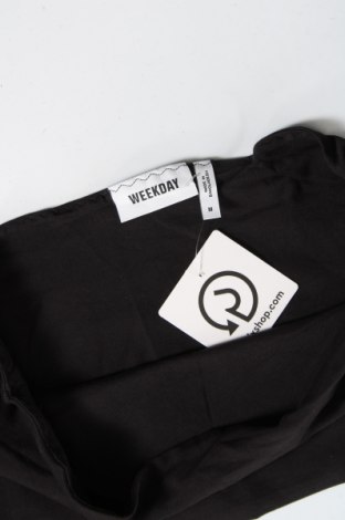 Γυναικείο αμάνικο μπλουζάκι Weekday, Μέγεθος M, Χρώμα Μαύρο, Τιμή 3,79 €