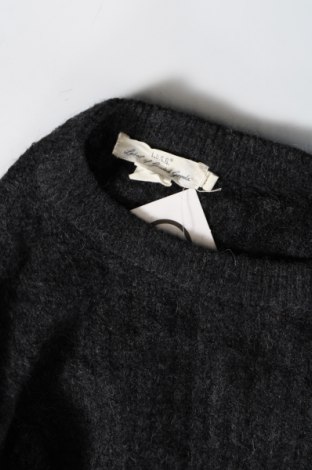 Дамски пуловер H&M L.O.G.G., Размер XS, Цвят Сив, Цена 4,35 лв.