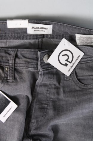 Pánske džínsy  Jack & Jones, Veľkosť S, Farba Sivá, Cena  42,27 €