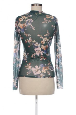 Damen Shirt Stradivarius, Größe S, Farbe Grün, Preis € 9,72