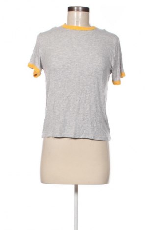 Γυναικείο t-shirt Bershka, Μέγεθος S, Χρώμα Γκρί, Τιμή 8,29 €