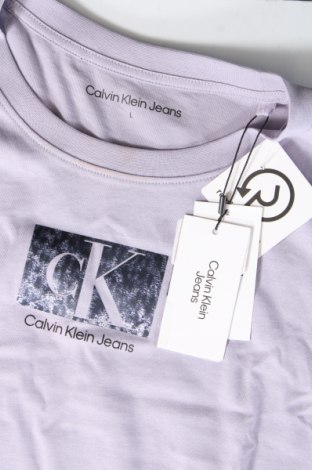 Damski T-shirt Calvin Klein Jeans, Rozmiar L, Kolor Fioletowy, Cena 157,99 zł