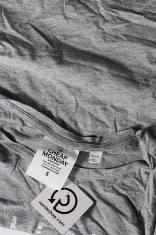 Γυναικείο t-shirt Cheap Monday, Μέγεθος S, Χρώμα Γκρί, Τιμή 4,49 €