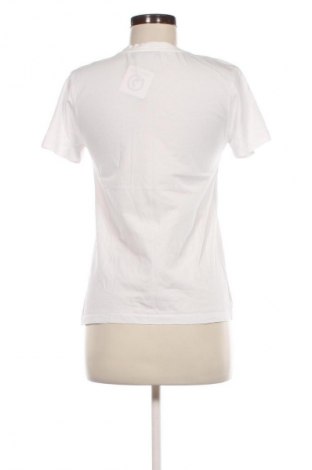 Γυναικείο t-shirt Soaked In Luxury, Μέγεθος S, Χρώμα Λευκό, Τιμή 11,25 €