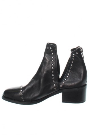 Botine de damă Steve Madden, Mărime 37, Culoare Negru, Preț 171,99 Lei