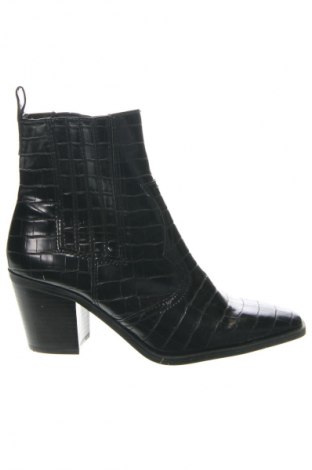 Damen Stiefeletten Stradivarius, Größe 39, Farbe Schwarz, Preis 16,49 €