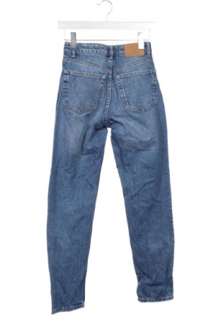 Damskie jeansy Bershka, Rozmiar XXS, Kolor Niebieski, Cena 37,99 zł