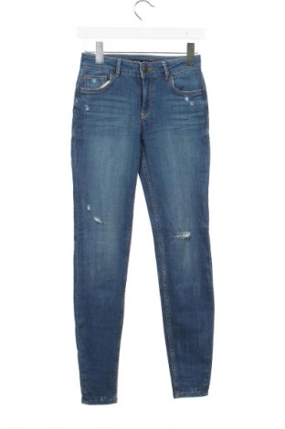 Damskie jeansy Bershka, Rozmiar XS, Kolor Niebieski, Cena 41,99 zł