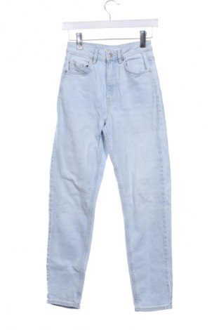 Damskie jeansy Cropp, Rozmiar XS, Kolor Niebieski, Cena 63,99 zł