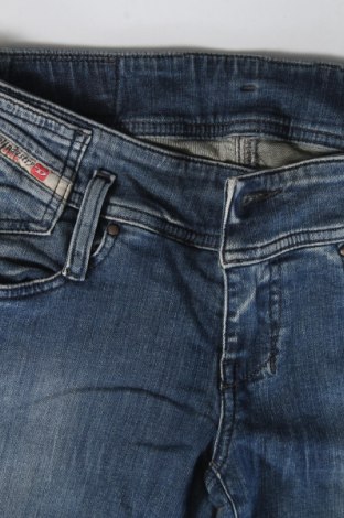 Damskie jeansy Diesel, Rozmiar M, Kolor Niebieski, Cena 214,99 zł