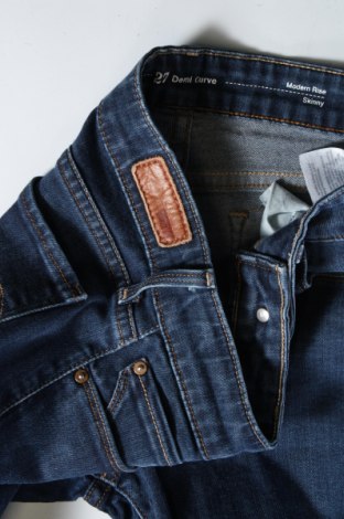 Blugi de femei Levi's, Mărime S, Culoare Albastru, Preț 40,31 Lei