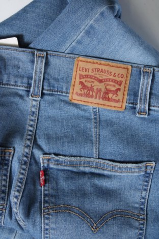 Дамски дънки Levi's, Размер M, Цвят Син, Цена 45,49 лв.