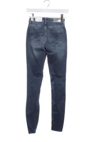 Damskie jeansy ONLY, Rozmiar XS, Kolor Niebieski, Cena 106,99 zł