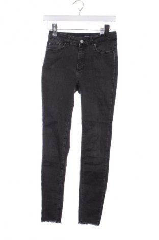 Damen Jeans Pieces, Größe S, Farbe Grau, Preis € 9,99