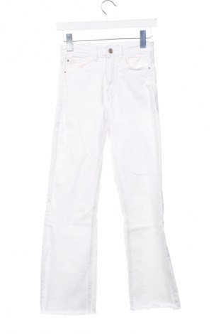 Damskie jeansy Stradivarius, Rozmiar XS, Kolor Biały, Cena 36,99 zł