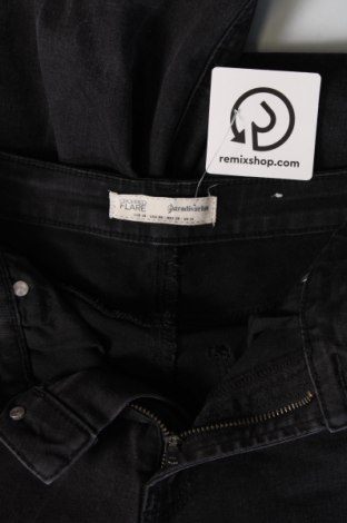 Damskie jeansy Stradivarius, Rozmiar M, Kolor Czarny, Cena 36,99 zł